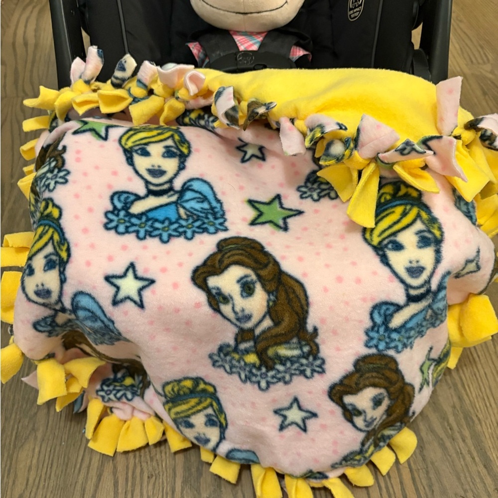 Disney Princess Fleece Blanket - Pink and Yellow